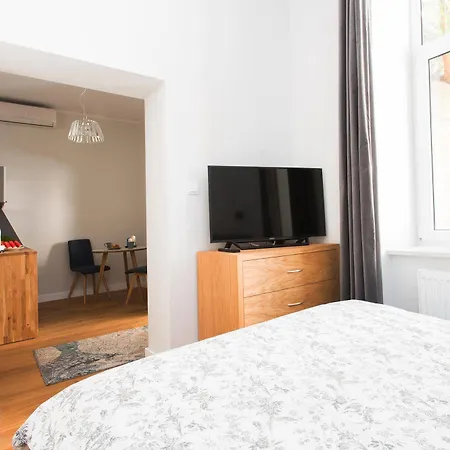 Отель Apartwawel 5*